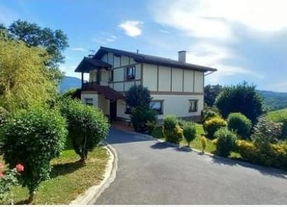 Vista exterior de Casa o xalet en venda en Mungia amb Terrassa i Balcó