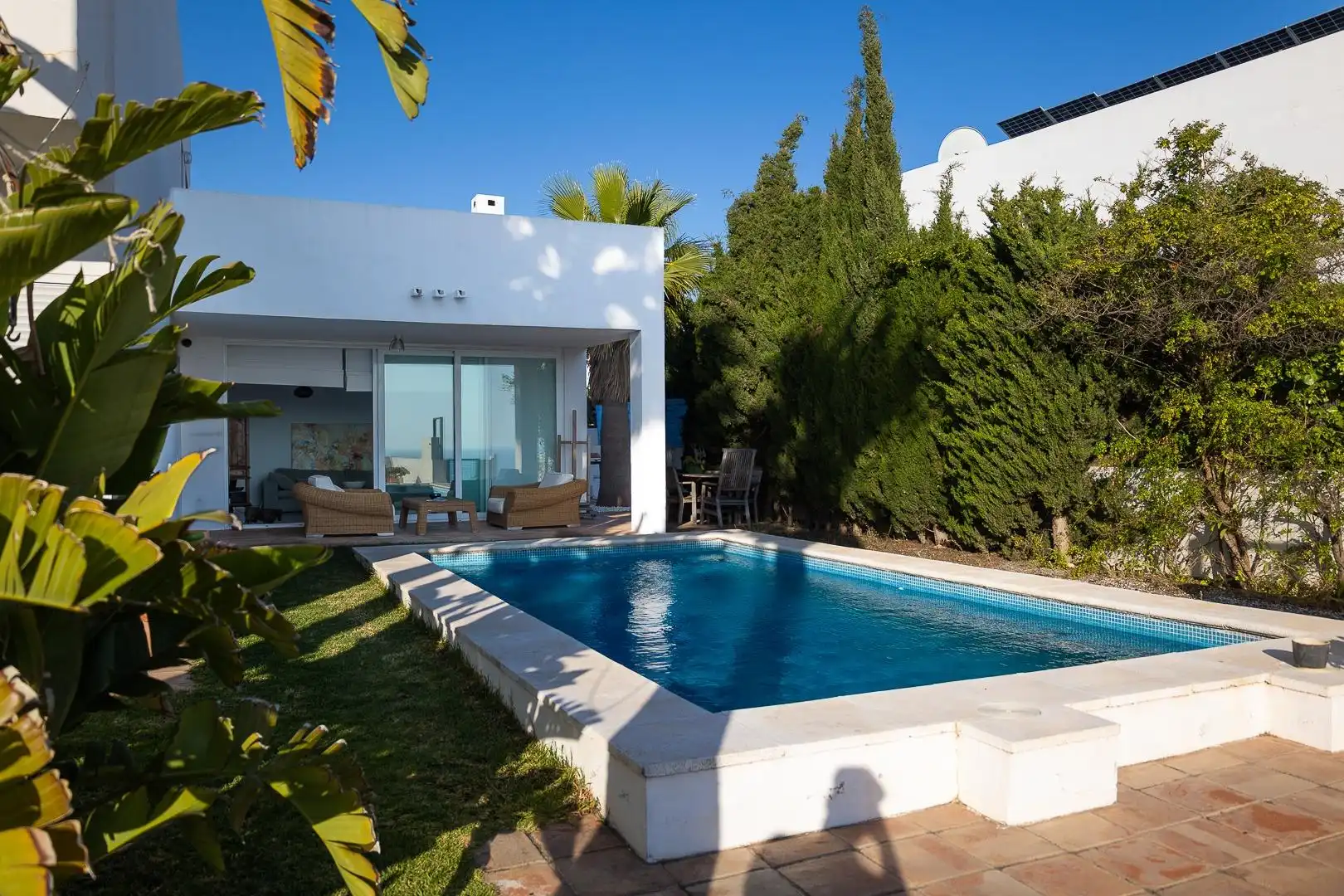 Piscina de Casa o xalet en venda en Rincón de la Victoria amb Aire condicionat, Jardí privat i Terrassa