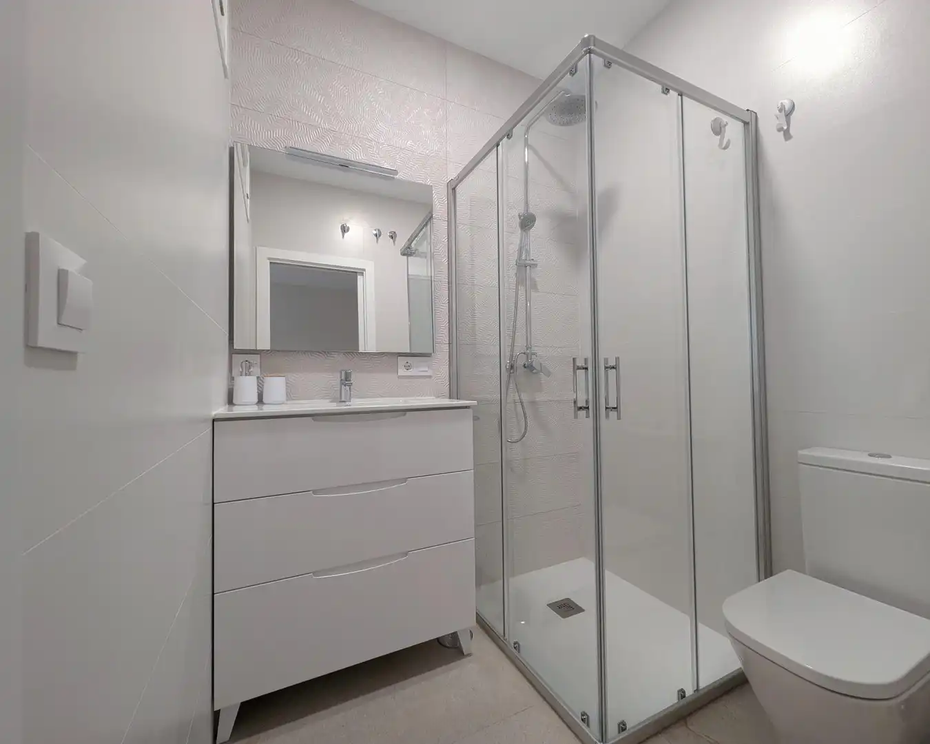Bany de Apartament de lloguer en Sevilla amb Aire condicionat i Moblat