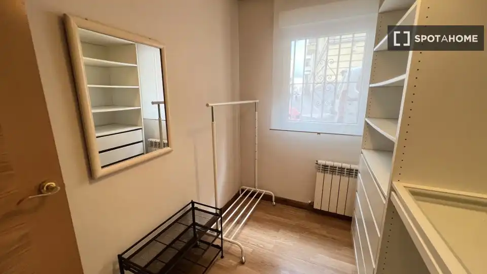 Habitación de Piso de alquiler en Madrid con Aire acondicionado, Calefacción y Amueblado