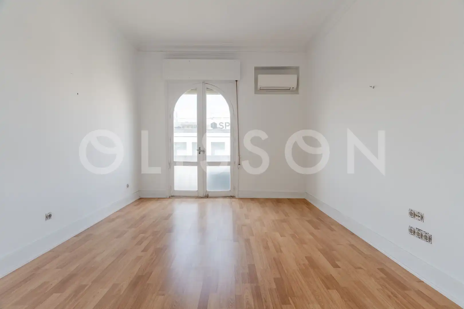Living room of Flat for sale in Madrid  with Air Conditioner, Heating and Storage room
