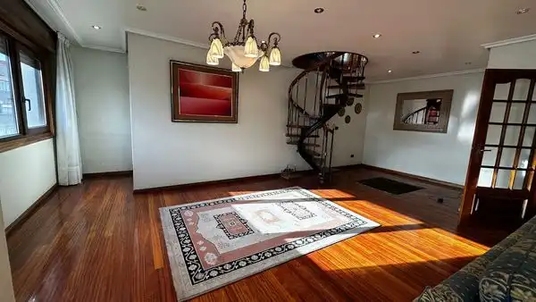 Maisonette zum Verkauf in Vigo  mit Heizung, Parkett und Terrasse