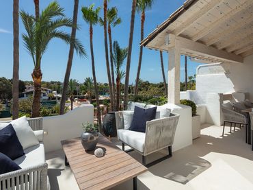 Dúplex con piscina en venta en Milla de Oro