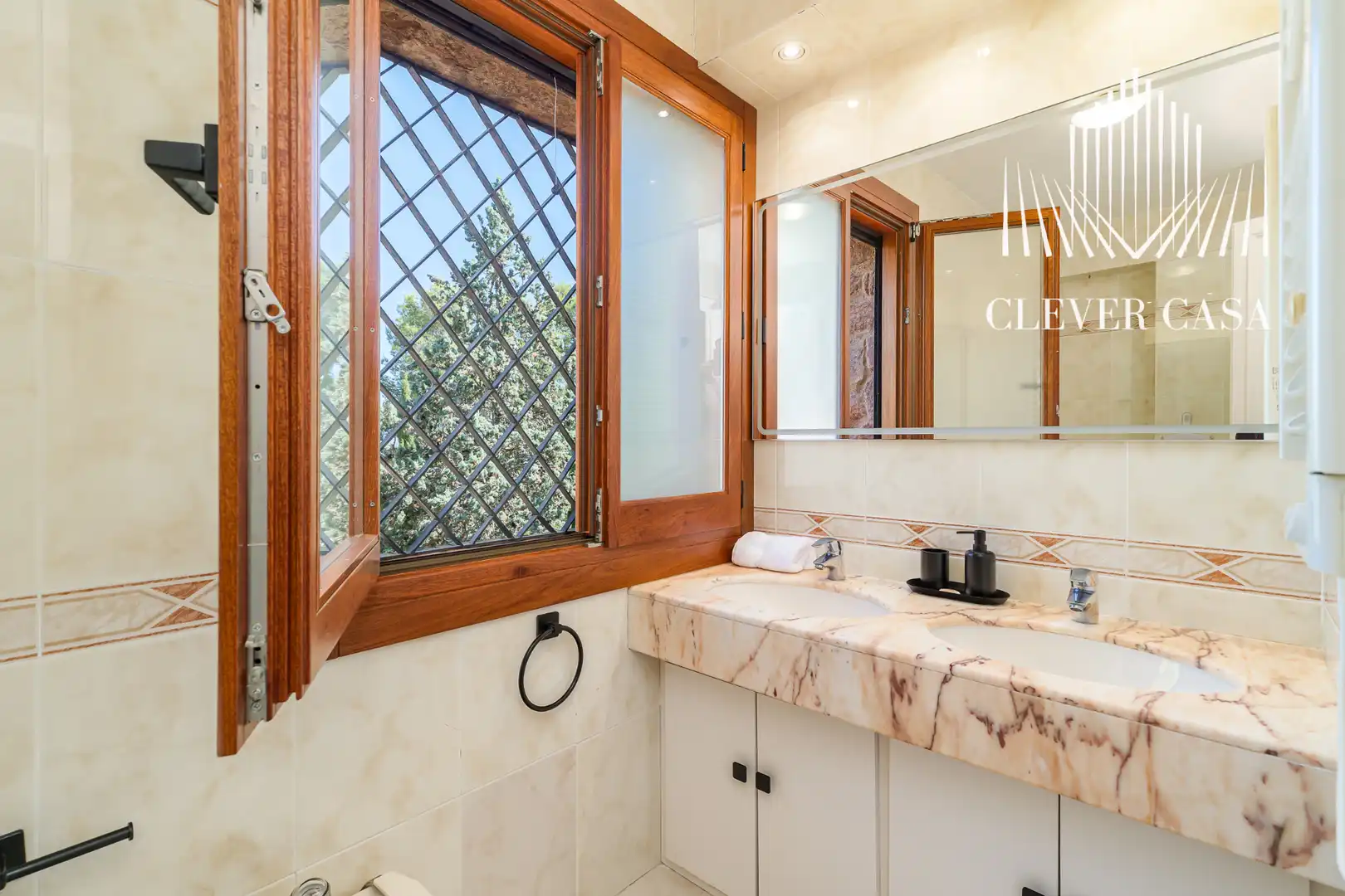 Baño de Casa o chalet en venta en Castellví de Rosanes con Aire acondicionado, Calefacción y Jardín privado