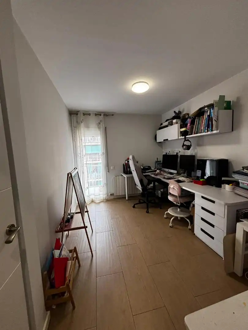Schlafzimmer von Wohnung zum Verkauf in Badalona mit Klimaanlage, Heizung und Parkett