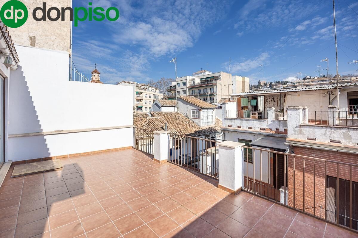 Exterior view of Attic for sale in  Granada Capital  with Air Conditioner, Heating and Terrace
