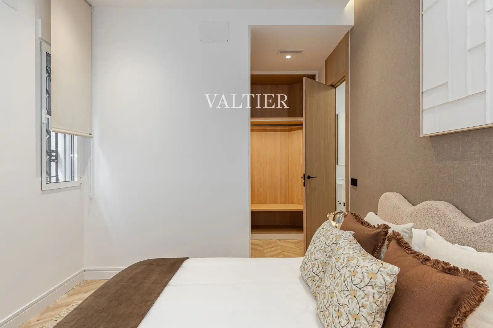 Bedroom of Flat for sale in Madrid  with Air Conditioner, Terrace and Furnished