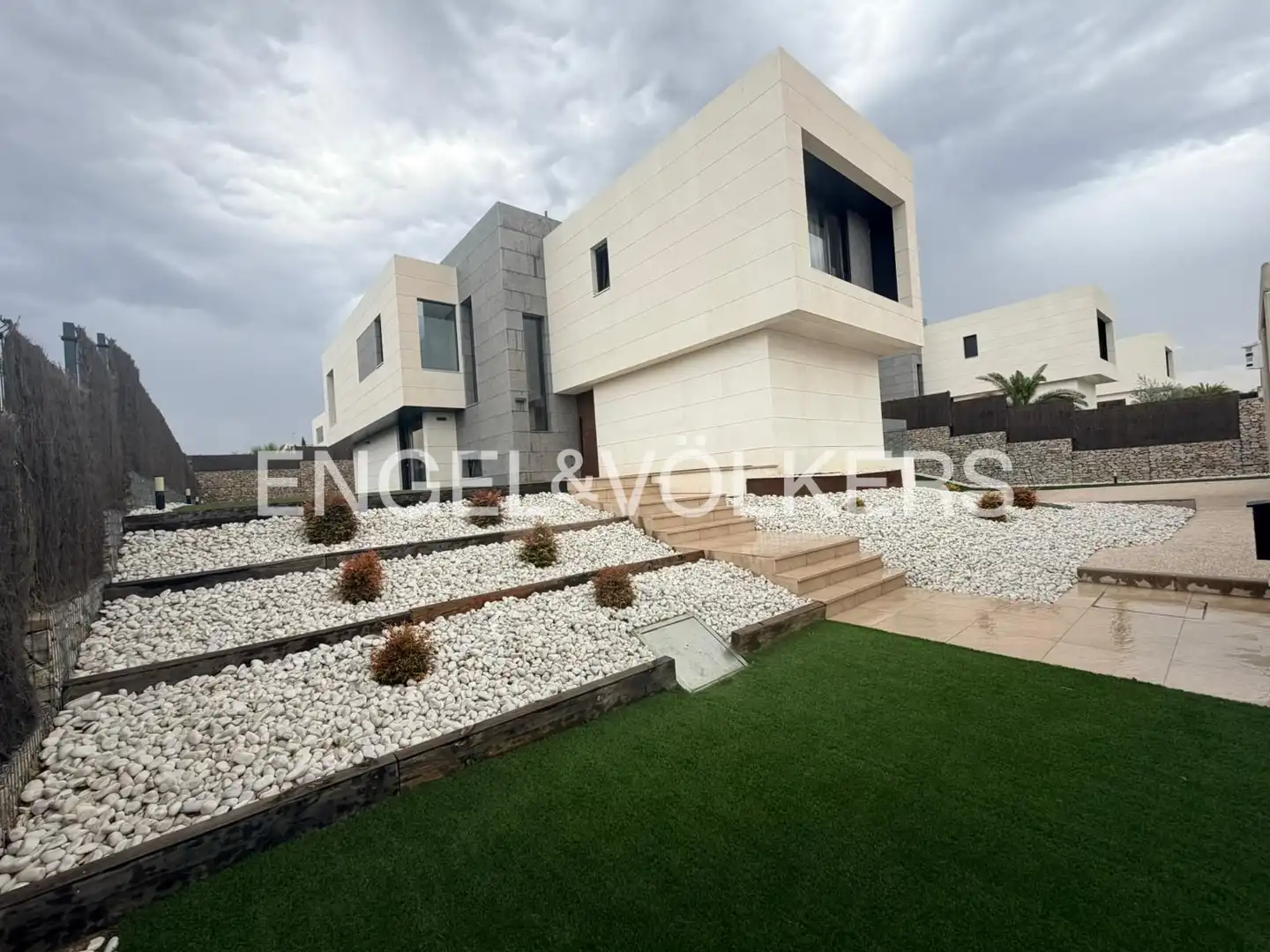 Vista exterior de Casa o chalet de alquiler en Majadahonda con Aire acondicionado, Calefacción y Jardín privado