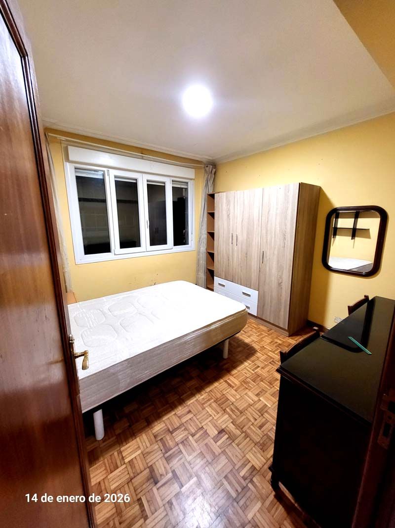 Habitación de Piso de alquiler en Vigo  con Calefacción, Parquet y Amueblado