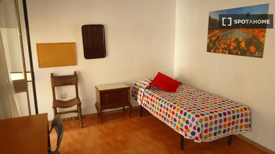 Bedroom of Flat for share in Centro