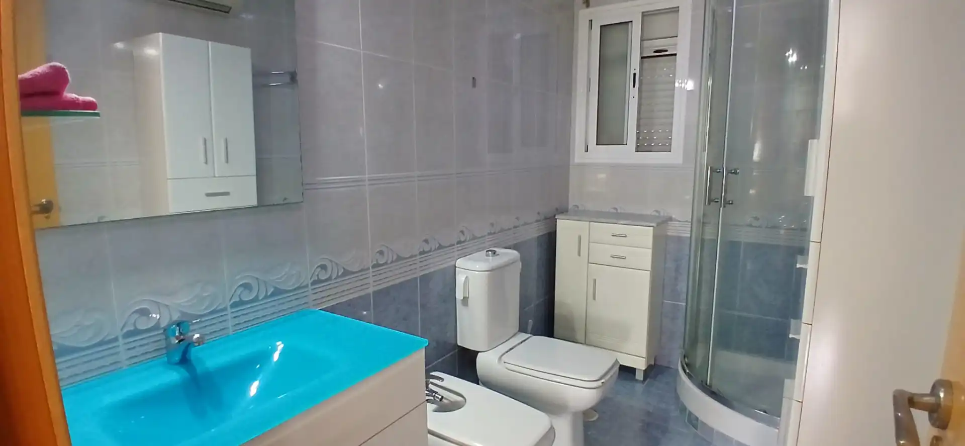 Baño de Piso de alquiler en Sevilla con Aire acondicionado, Amueblado y Lavadora