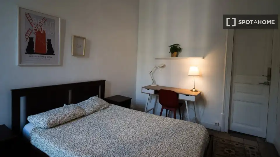 Bedroom of Flat for share in Barcelona  with Air Conditioner, Heating and Furnished