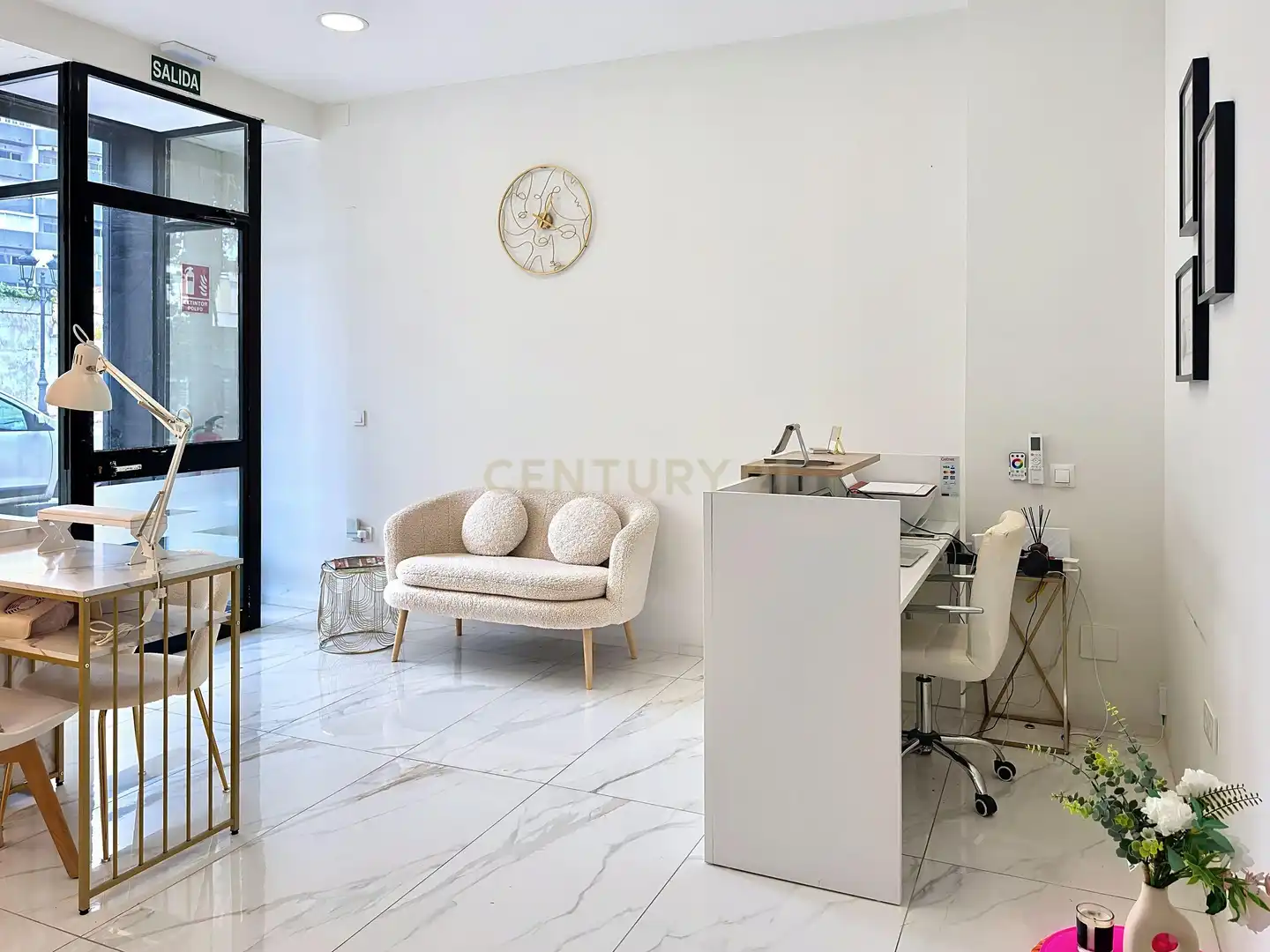 Living room of Commercial properties for transfer in Torremolinos  with Air Conditioner