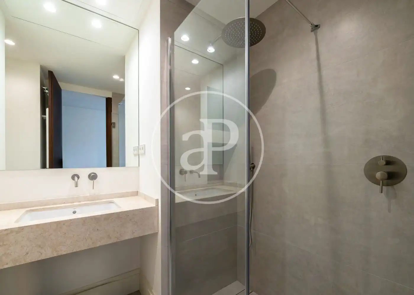 Badezimmer von Wohnung zum Verkauf in Madrid mit Klimaanlage, Heizung und Abstellraum