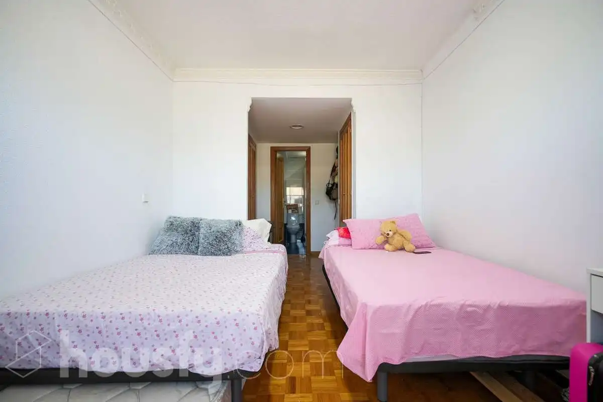 Bedroom of Flat for sale in Madrid  with Air Conditioner, Heating and Terrace