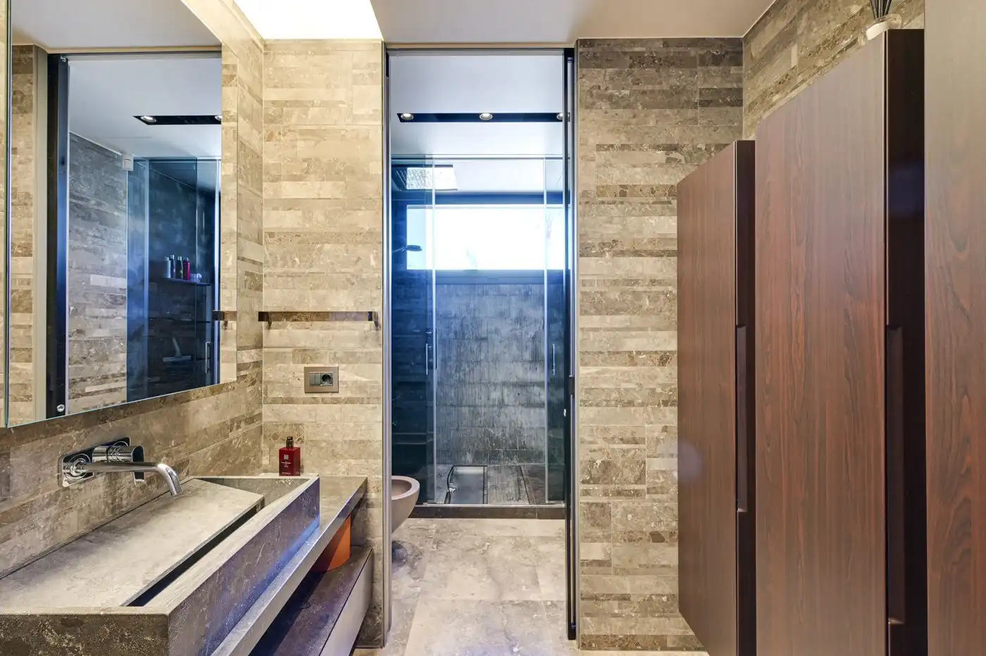 Badezimmer von Haus oder Chalet zum Verkauf in Lloret de Mar mit Klimaanlage, Heizung und Privatgarten