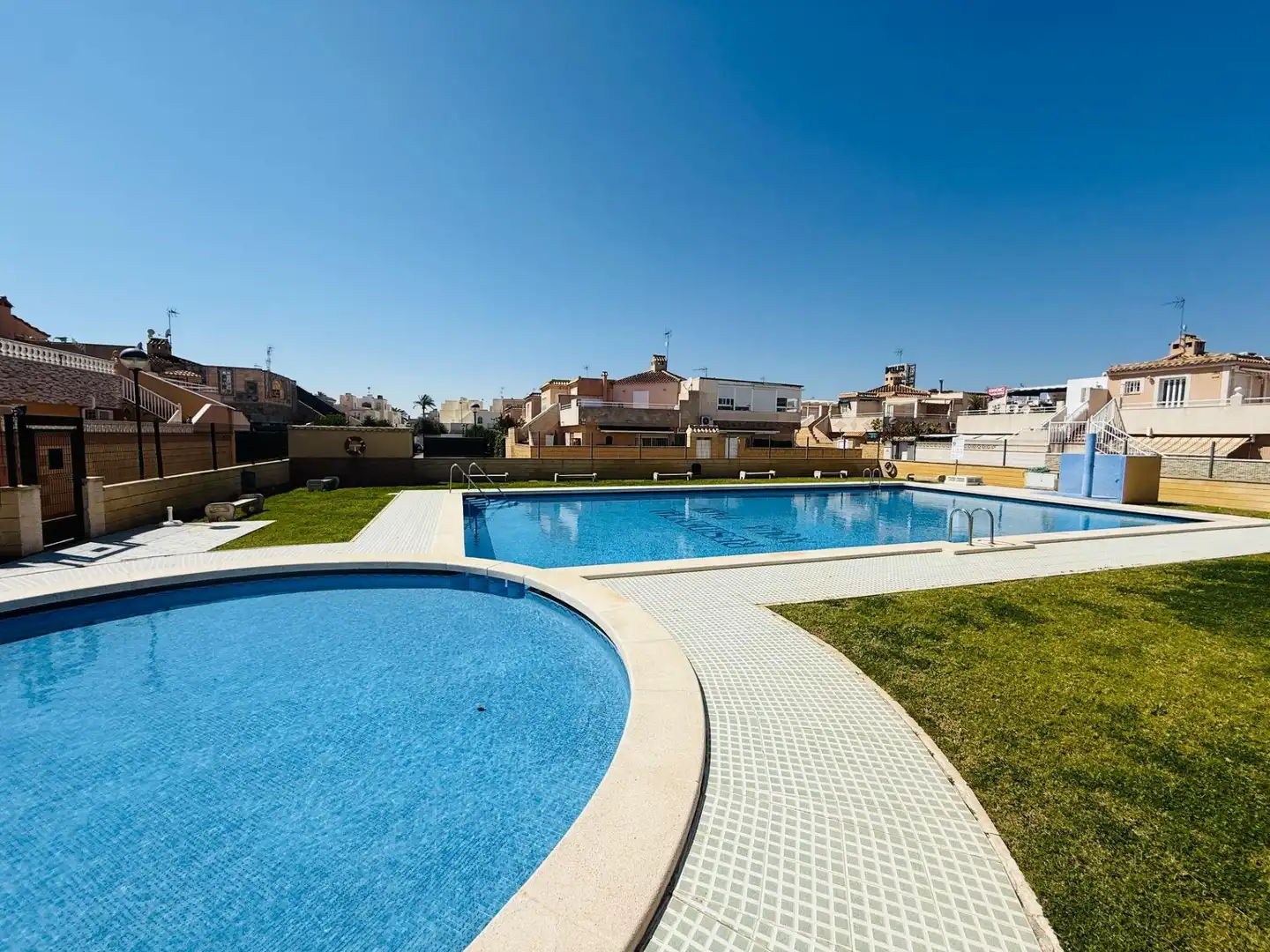 Piscina de Finca rústica en venta en Torrevieja con Piscina y Piscina comunitaria