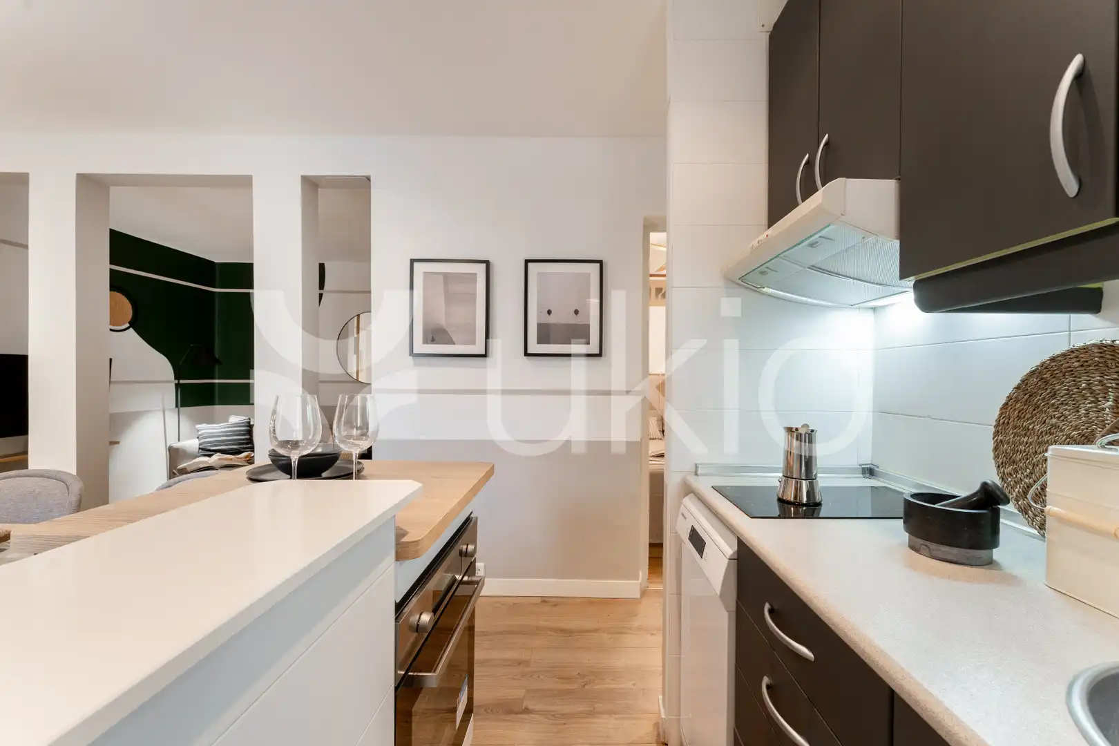 Cuina de Apartament de lloguer en Madrid amb Aire condicionat, Calefacció i Moblat