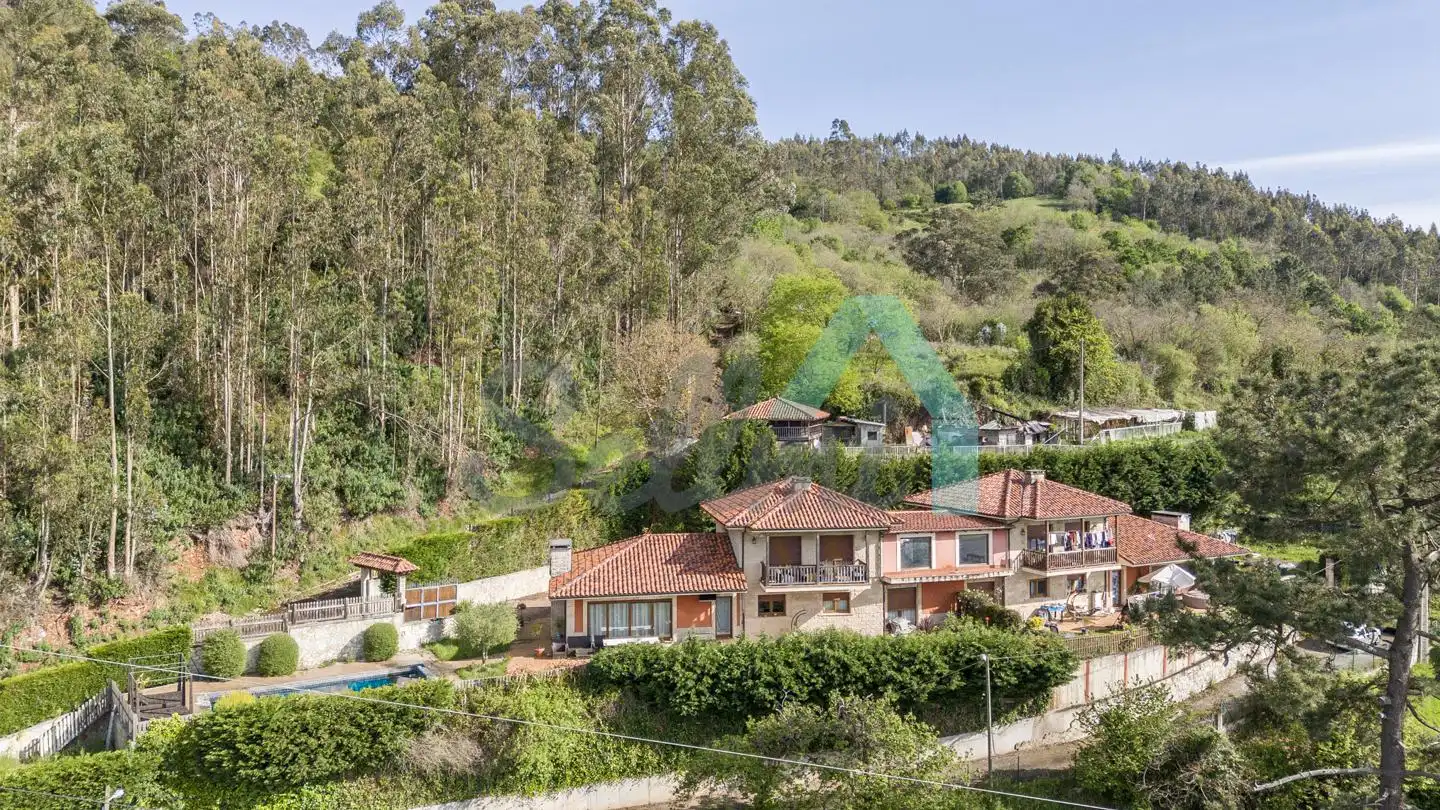 Vista exterior de Casa o chalet en venta en Oviedo  con Calefacción, Jardín privado y Parquet