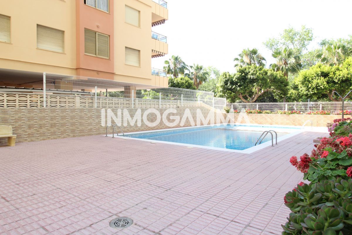 Piscina de Apartament de lloguer en Cullera amb Aire condicionat, Terrassa i Moblat