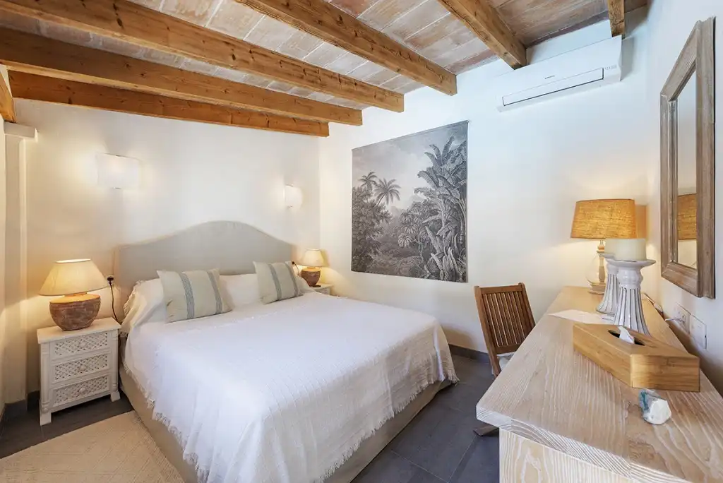 Dormitori de Finca rústica en venda en Pollença amb Aire condicionat, Jardí privat i Terrassa