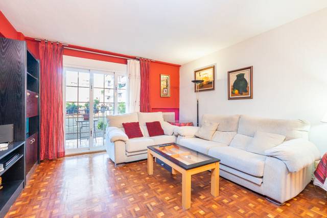 Piso en Venta en Calle Rubens en Norte - Universidad