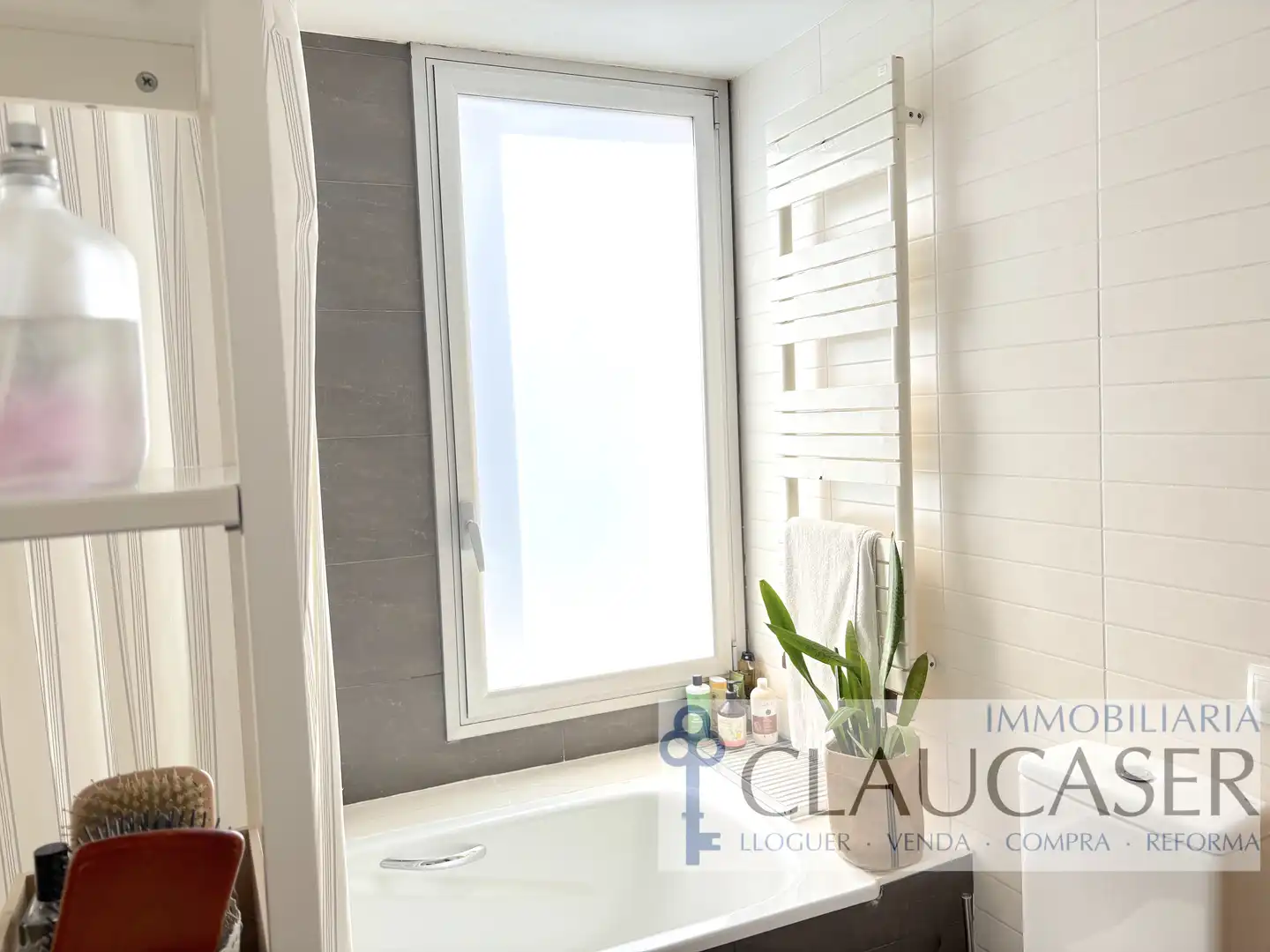 Badezimmer von Wohnung zum Verkauf in Sabadell mit Heizung, Privatgarten und Terrasse