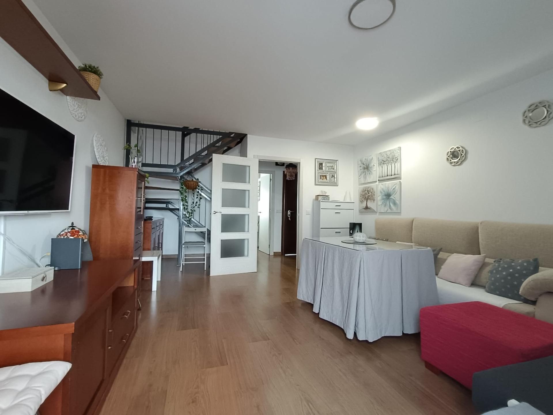 Single-family semi-detached for sale in Colores -  Entreparques