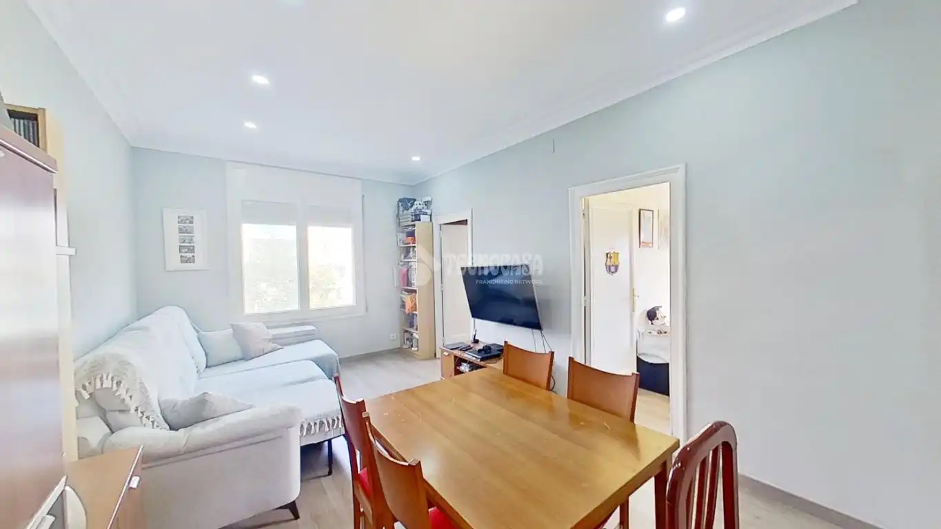 Flat with lift for sale in Sant Martí