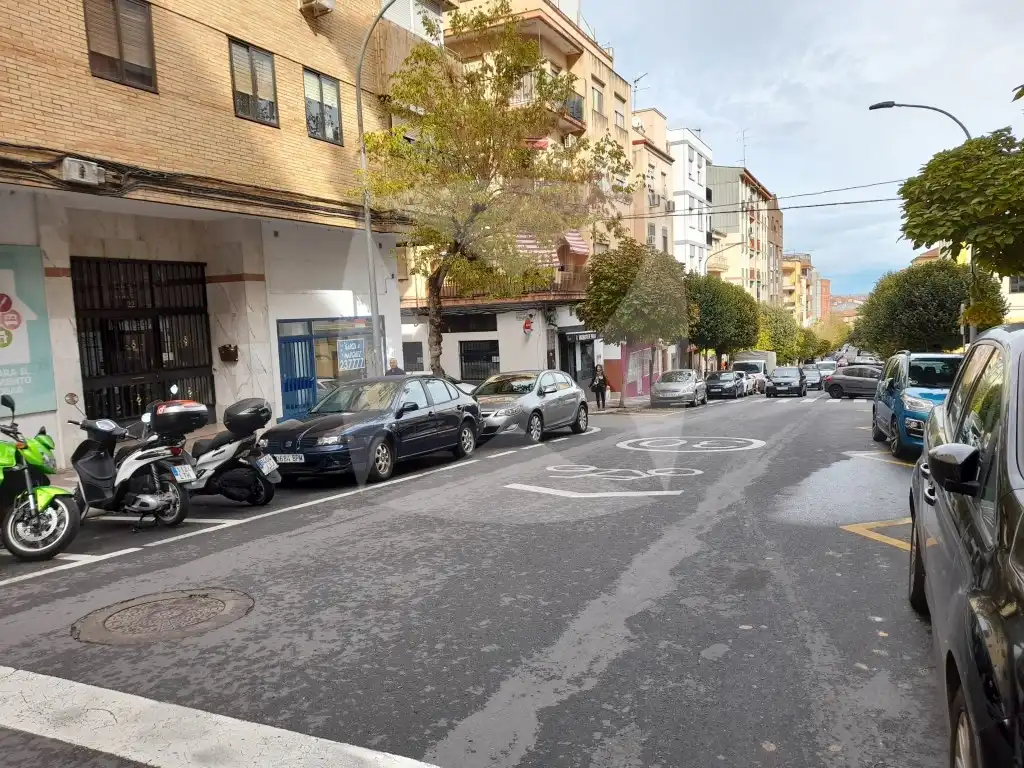 Local comercial en venda a Calle Antonio Reyes Huertas