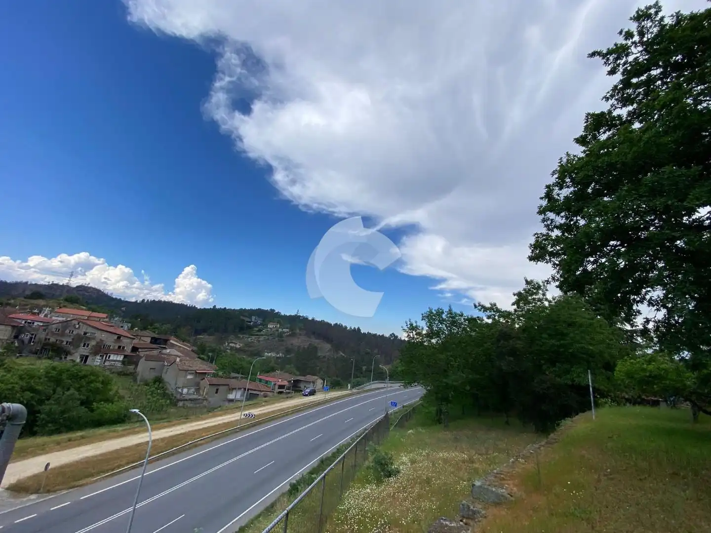 Vista exterior de Casa o xalet en venda en San Cibrao das Viñas amb Calefacció, Jardí privat i Parquet
