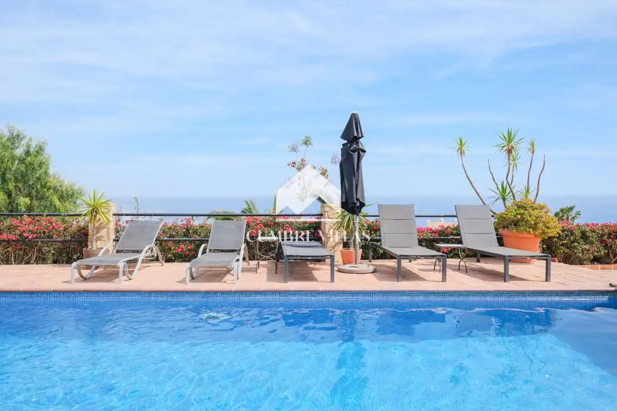 Piscina de Casa o xalet en venda en Salobreña amb Jardí privat, Terrassa i Piscina comunitària
