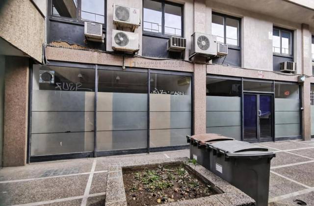 Local comercial en Alquiler en Sabino de Arana en La Maternitat i Sant Ramon