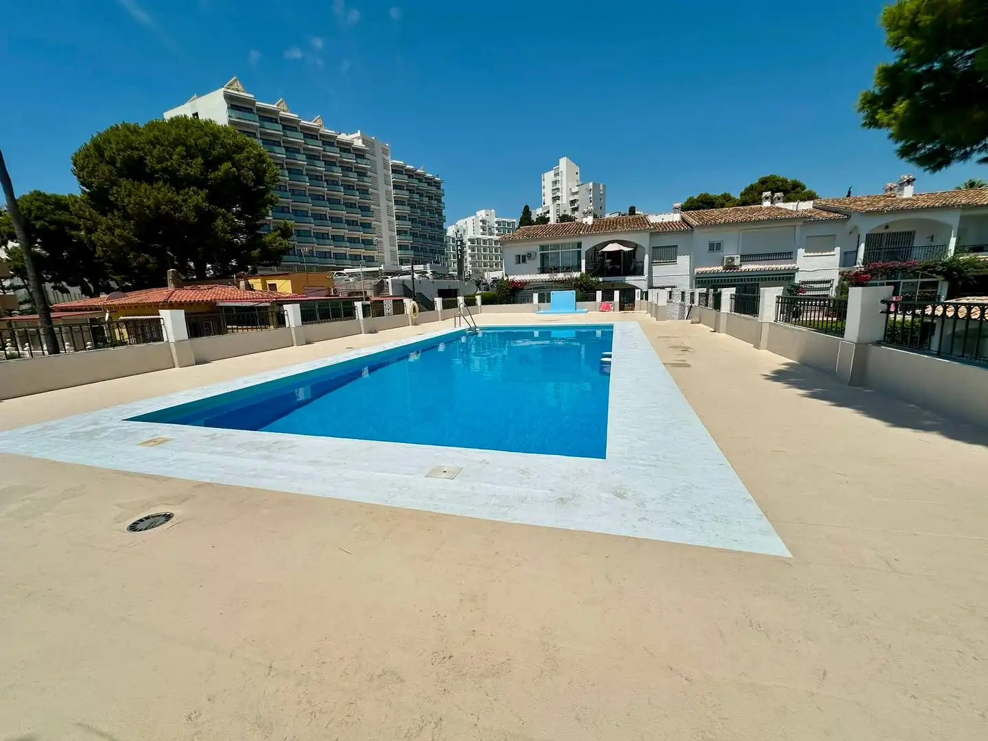 Swimming pool of Apartments for rent in Solymar