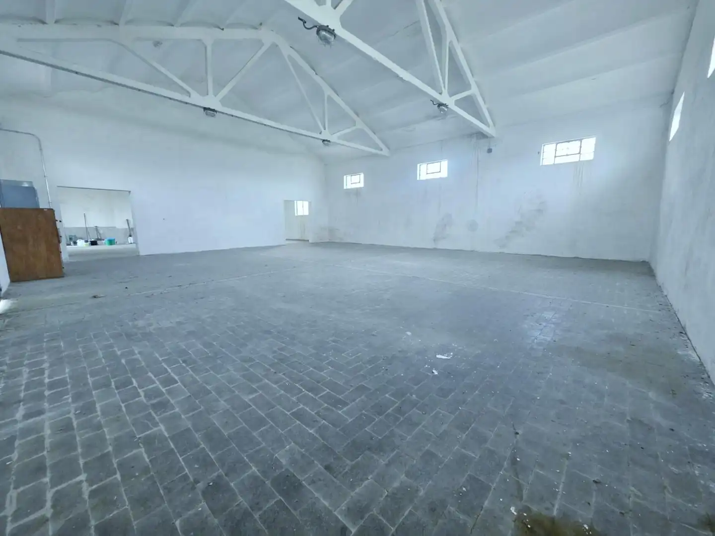 Industrial buildings for sale in Cantiveros