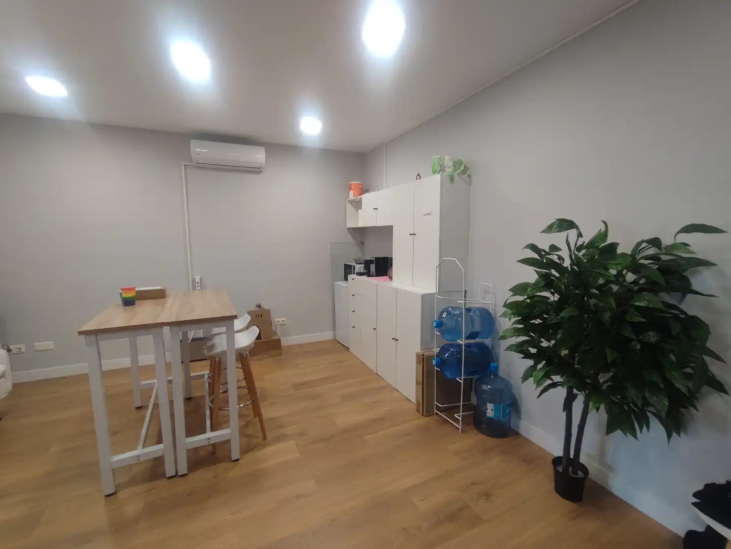 Büro zur Miete in Madrid mit Klimaanlage, Heizung und Möbliert