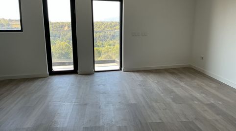Piso de 3 dormitorios con vistas abiertas, parking  en Gelida, imagen 3