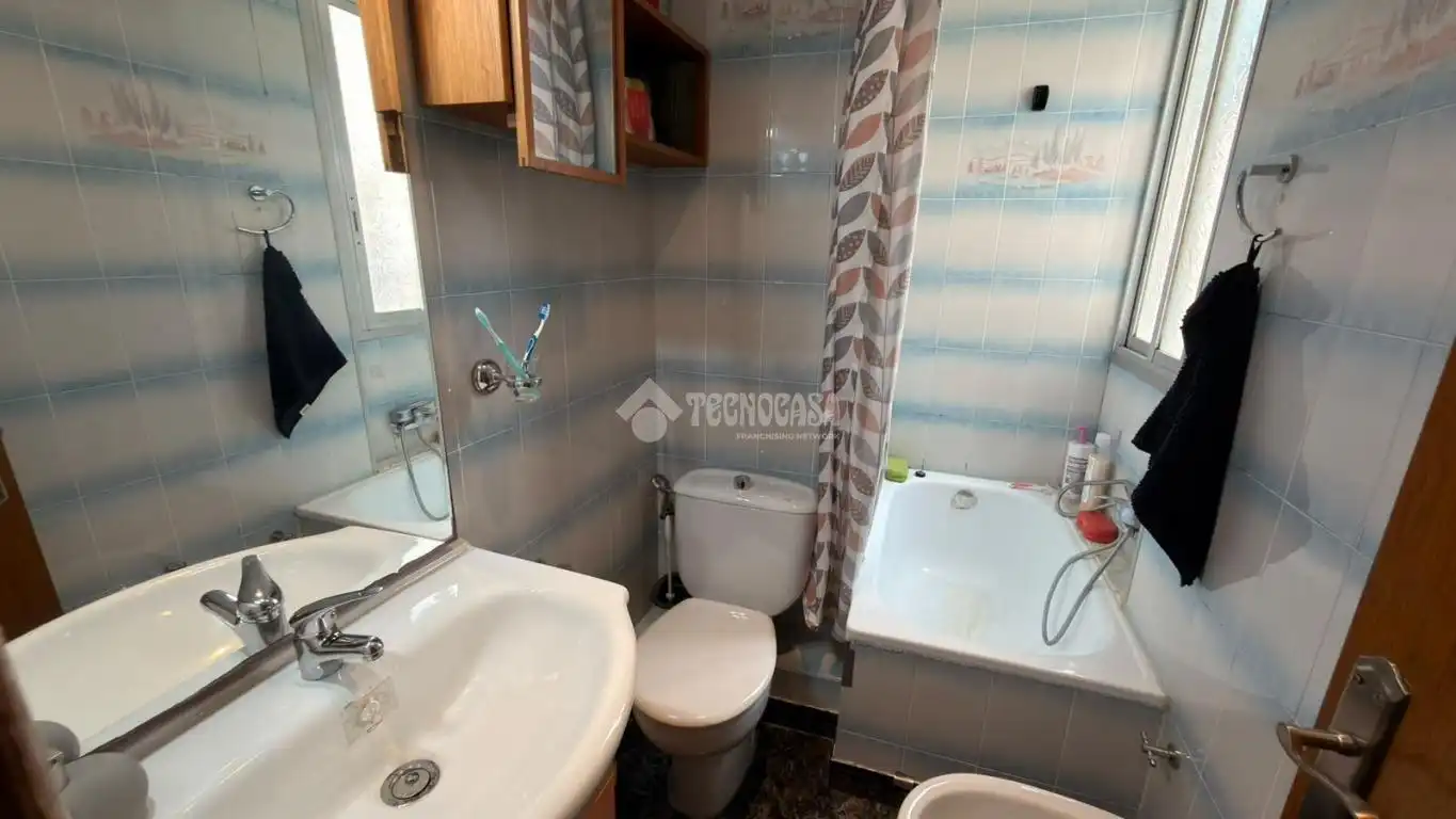 Bathroom of Flat for sale in Can Vidalet