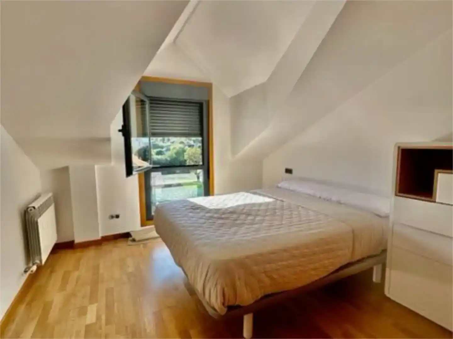 Schlafzimmer von Wohnung zur Miete in Vilagarcía de Arousa mit Klimaanlage, Schwimmbad und Balkon