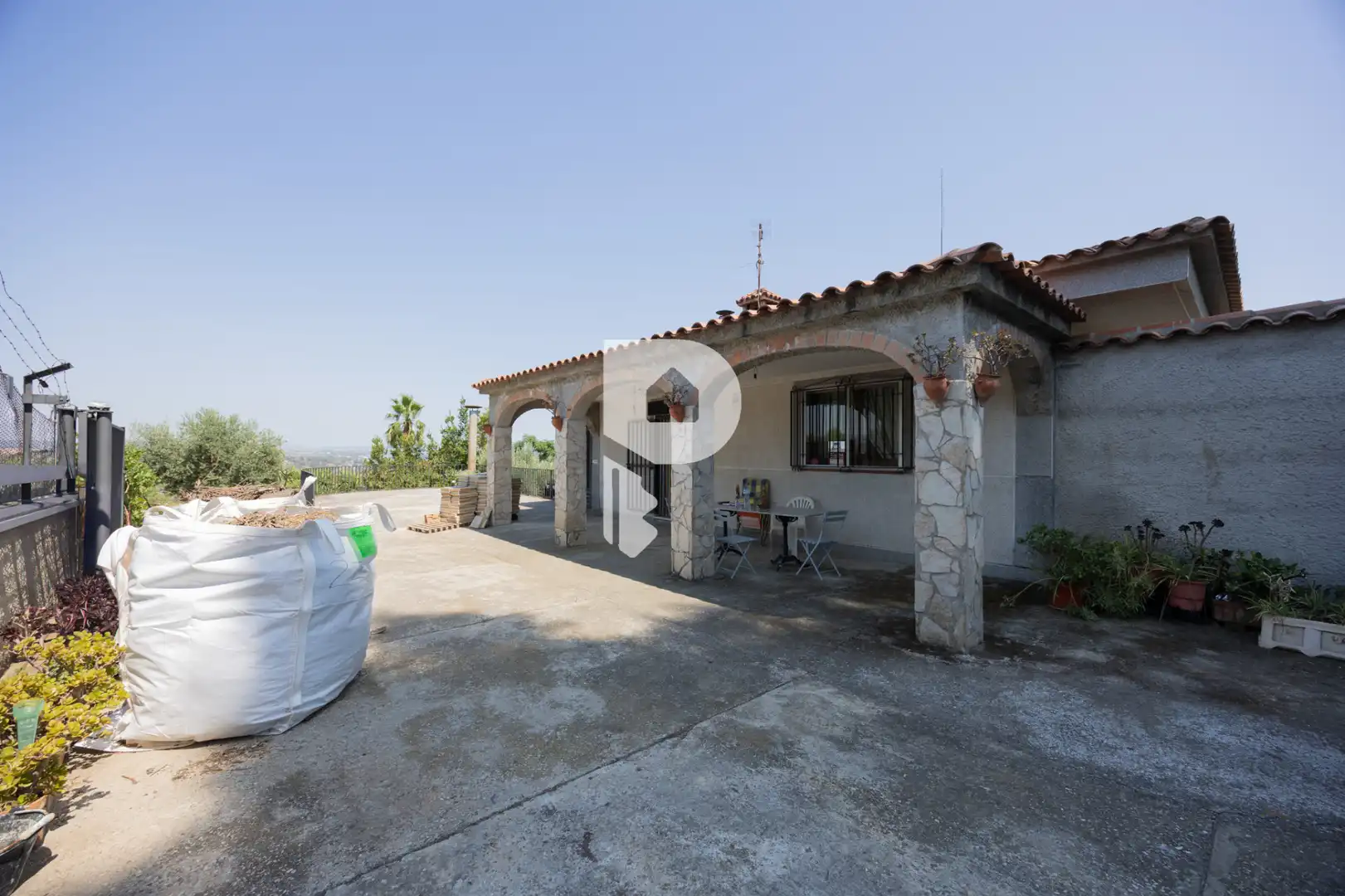 Vista exterior de Casa o xalet en venda en Sant Andreu de la Barca amb Aire condicionat, Calefacció i Jardí privat