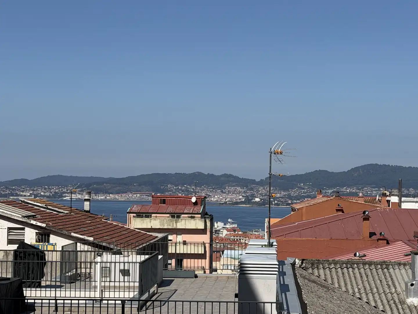 Vista exterior de Pis en venda en Vigo  amb Terrassa i Balcó