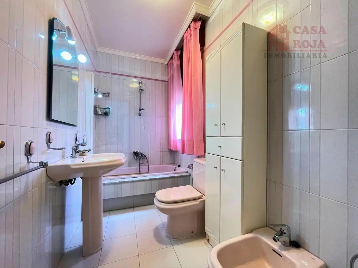 Baño de Casa o chalet en venta en Cangas  con Calefacción, Terraza y Piscina