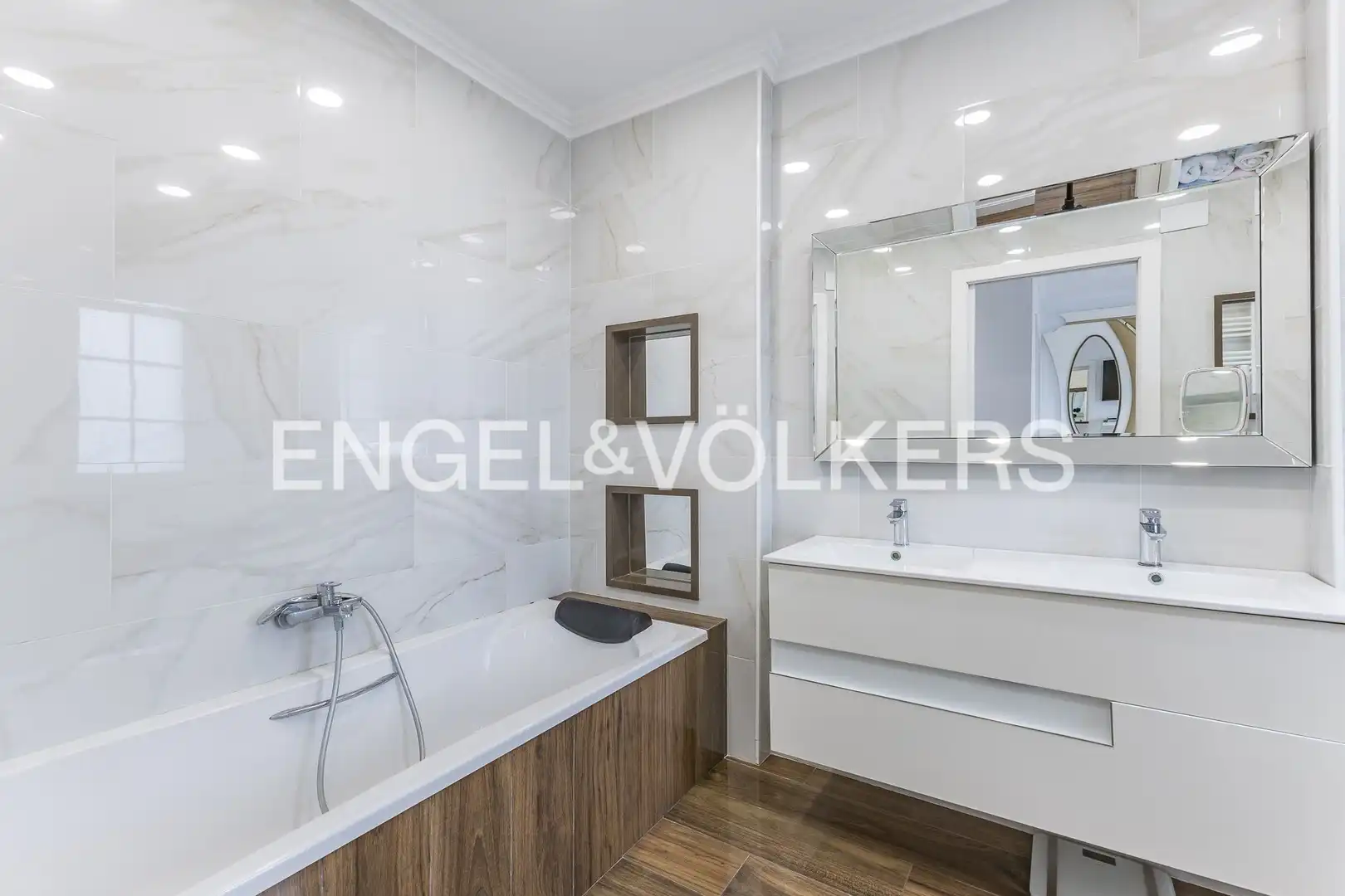 Bathroom of Country homes for sale in Terrassa  with Air Conditioner, Heating and Private garden
