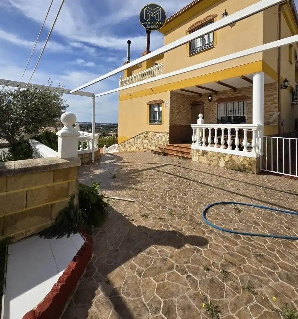 Terrassa de Casa o xalet en venda en Jaén amb Aire condicionat, Traster i Piscina