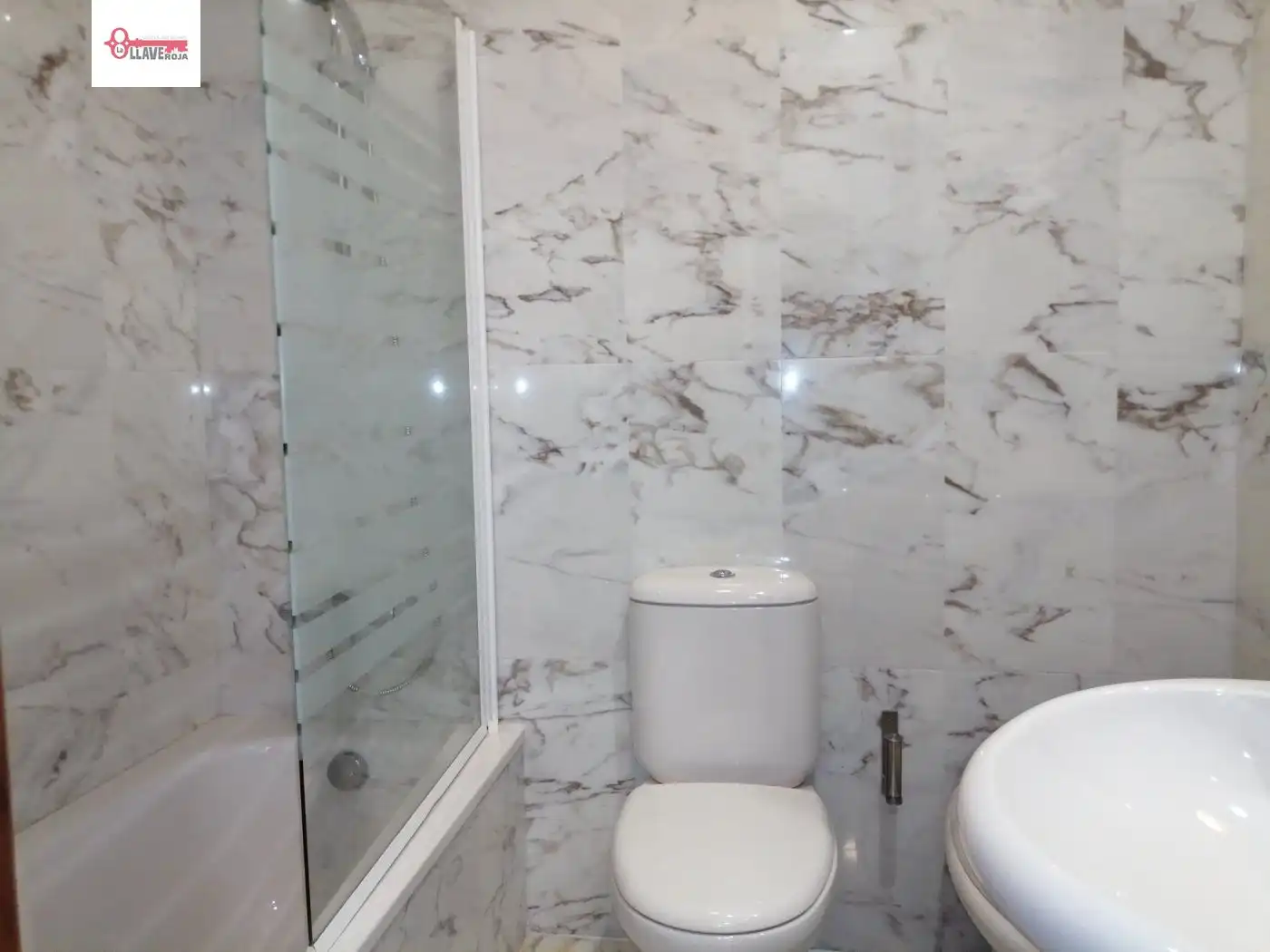Badezimmer von Wohnungen zur Miete in Burgos mit Heizung, Parkett und Terrasse