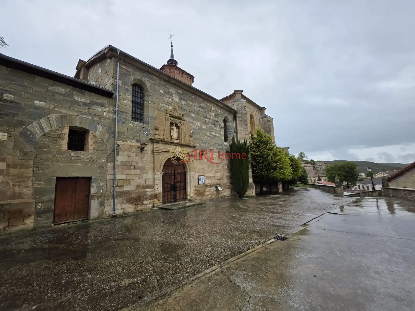 Außenansicht von Gebäude zum Verkauf in Quintanilla San García