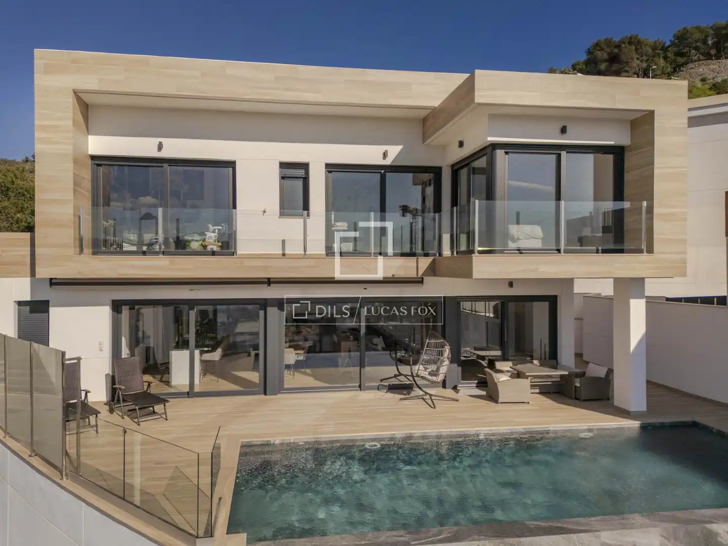 Vista exterior de Casa o xalet en venda en Almuñécar amb Aire condicionat, Terrassa i Piscina