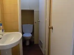 Badezimmer von Geschaftsraum zur Miete in Madrid mit Klimaanlage und Heizung