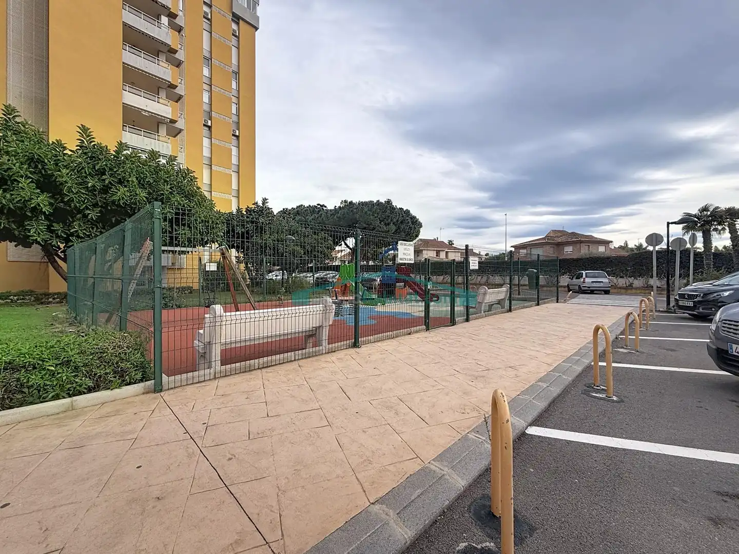Aparcament de Pis en venda en Canet d'En Berenguer amb Jardí privat, Terrassa i Balcó