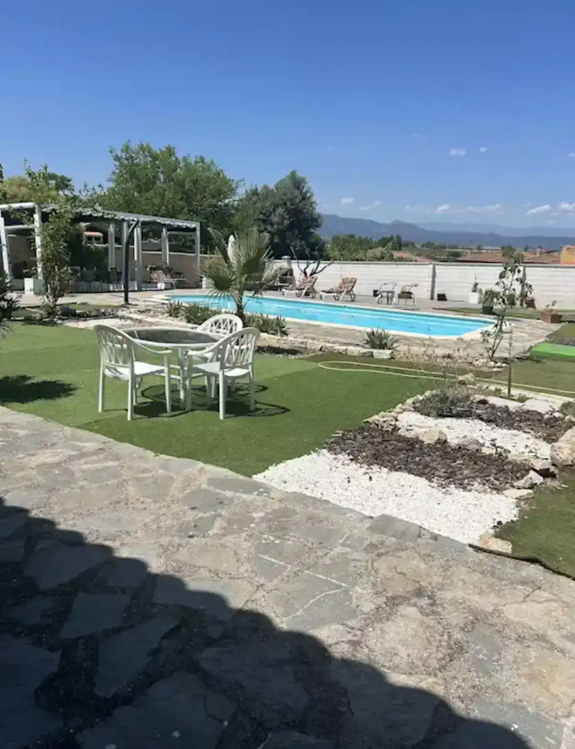 Piscina de Casa o xalet en venda en Lucillos amb Aire condicionat, Traster i Moblat